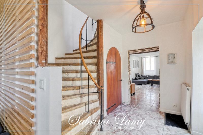 Maison - 210 m² - 7 pièces