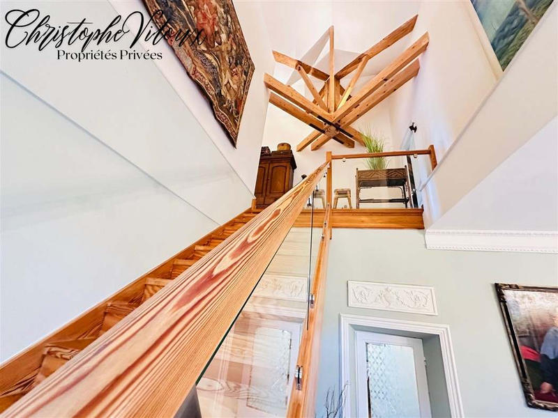 Propriété - 240 m² - 7 pièces