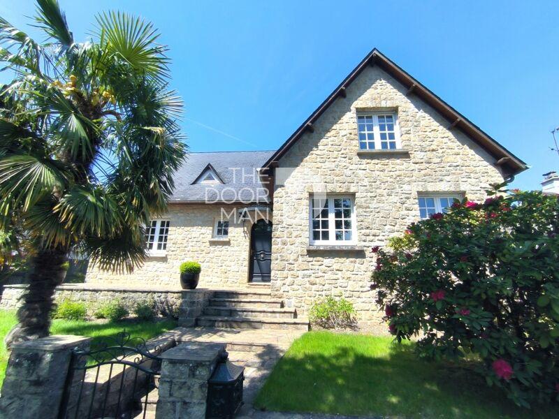 Maison en pierre - 180 m² - 9 pièces