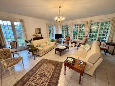 Maison - 213 m² - 7 pièces