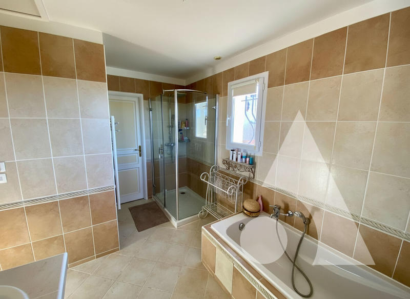 Maison - 214 m² - 7 pièces