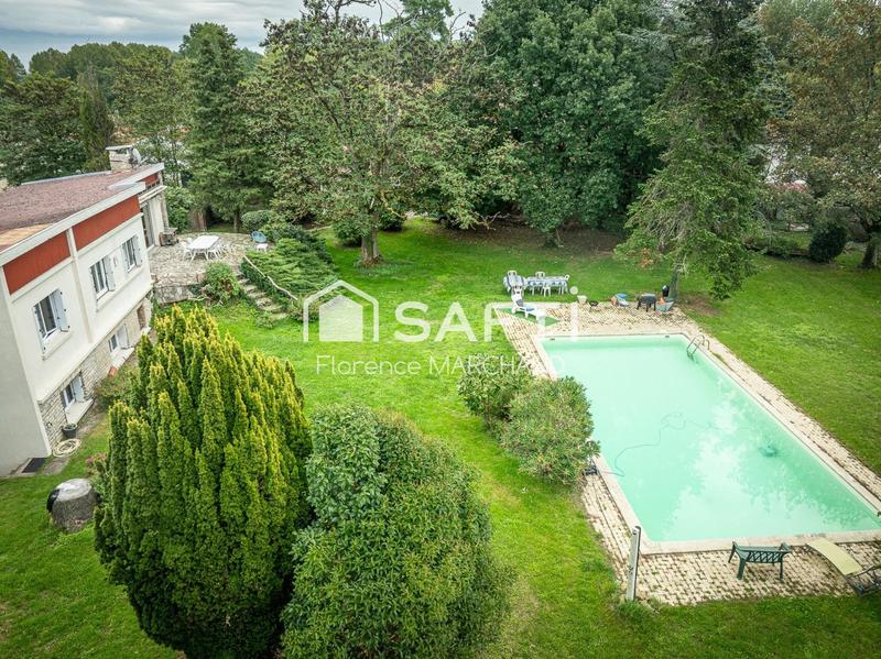 Maison - 202 m² - 7 pièces