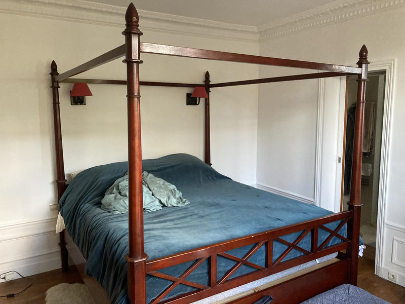 Grande vente de livres anciens, beaux livres, meubles, postes de radio, Tsf, vins et timbres