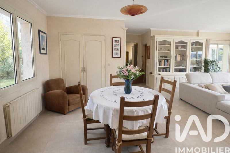 Maison - 220 m² - 6 pièces