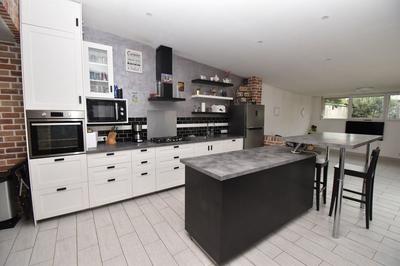 Maison traditionnelle - 126 m² - 8 pièces