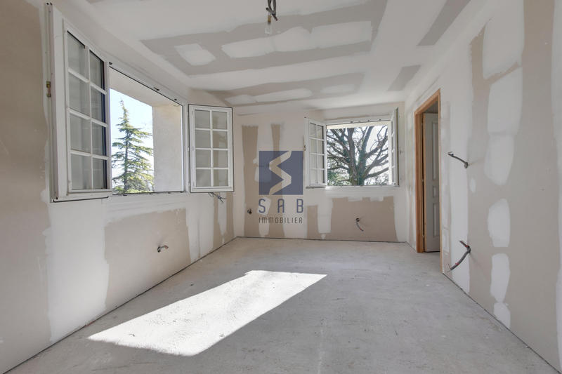 Propriété - 145 m² - 6 pièces