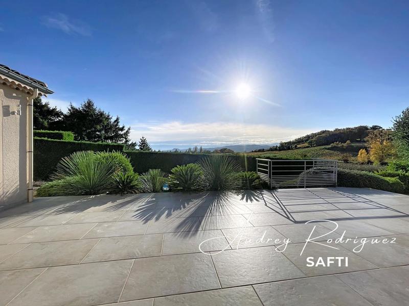 Villa - 210 m² - 8 pièces