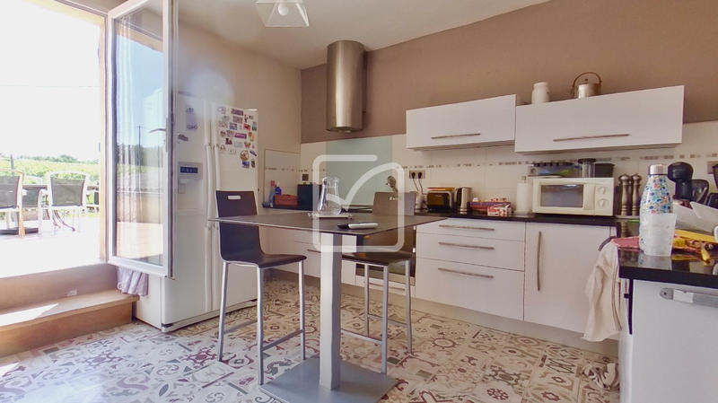 Maison - 250 m² - 17 pièces