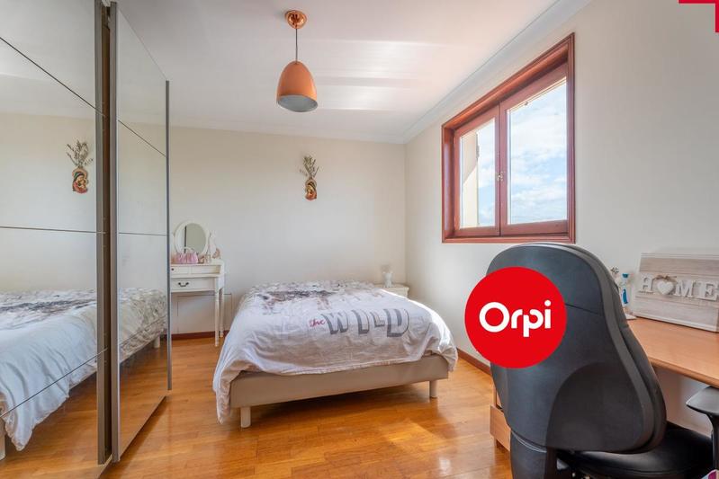 Maison - 250 m² - 6 pièces