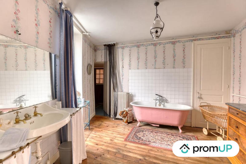 Maison - 270 m² - 10 pièces