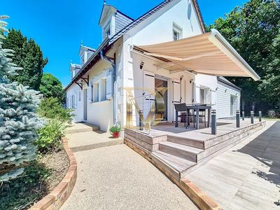 Maison - 227 m² - 10 pièces