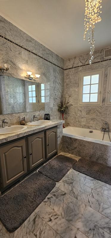 Maison - 178 m² - 6 pièces