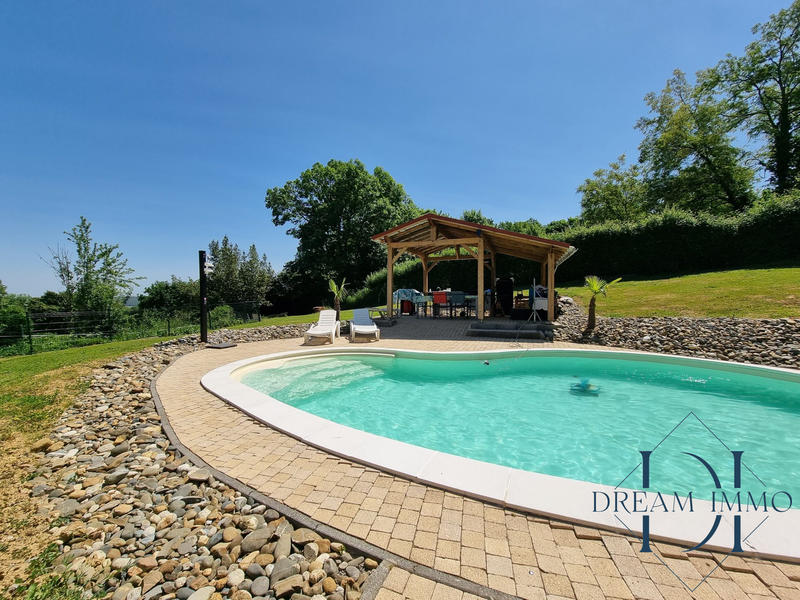 Maison - 291 m² - 10 pièces