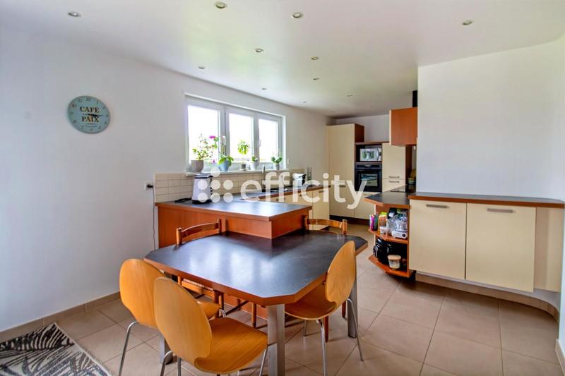 Maison - 214 m² - 8 pièces