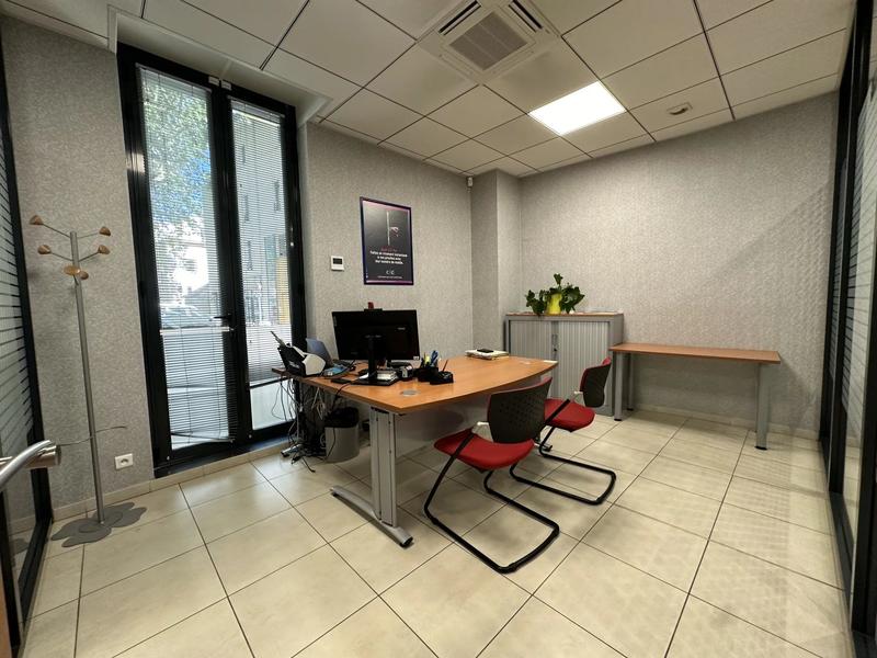 Magasins - 194 m² - 7 pièces