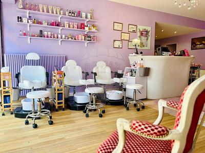 Local commercial - 325 m² - 15 pièces