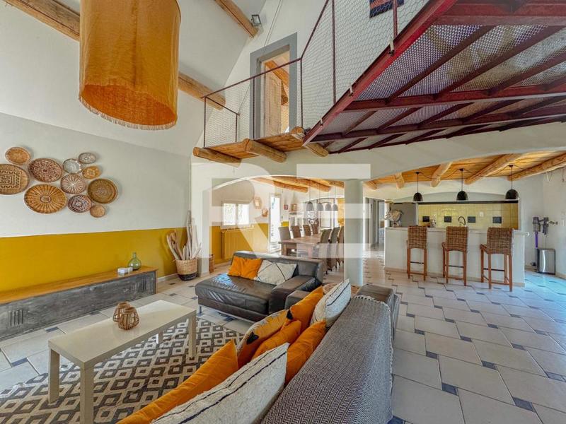 Maison - 165 m² - 9 pièces