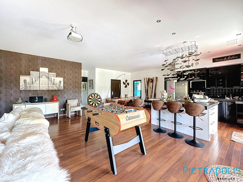 Villa - 222 m² - 7 pièces