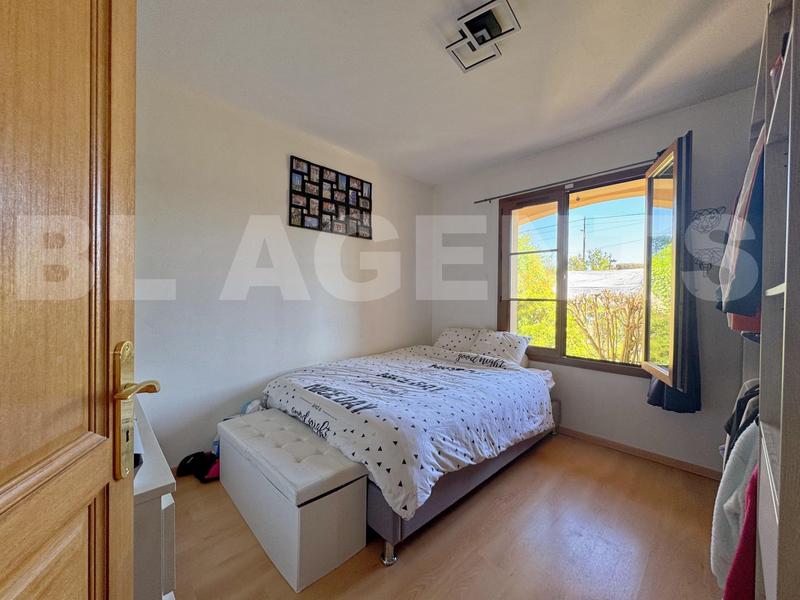 Maison - 243 m² - 8 pièces