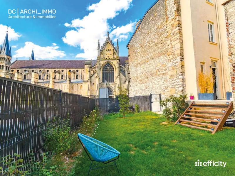 Maison - 247 m² - 10 pièces