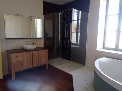 Maison - 210 m² - 10 pièces