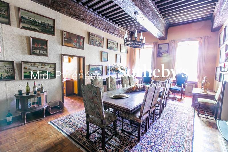 Manoir - 1 000 m² - 28 pièces