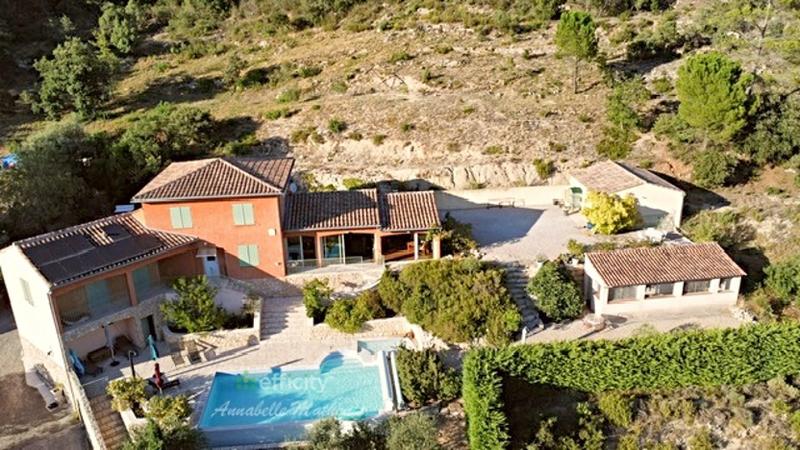 Villa - 197 m² - 6 pièces