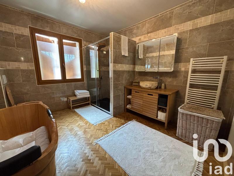 Maison - 140 m² - 5 pièces