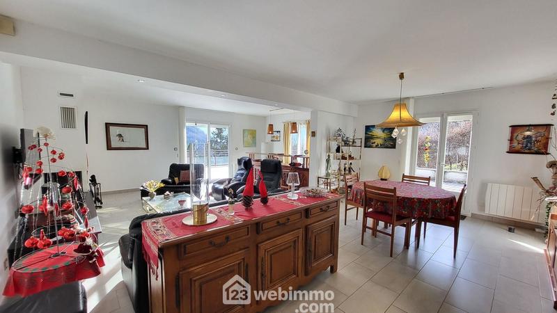 Maison - 238 m² - 7 pièces