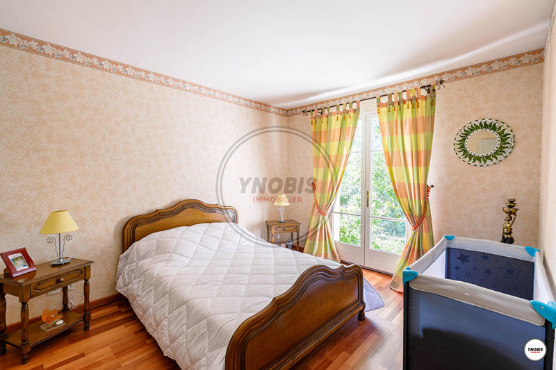 Maison - 236 m² - 9 pièces