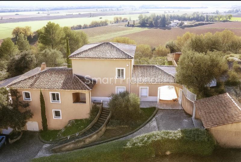 Propriété - 316 m² - 9 pièces