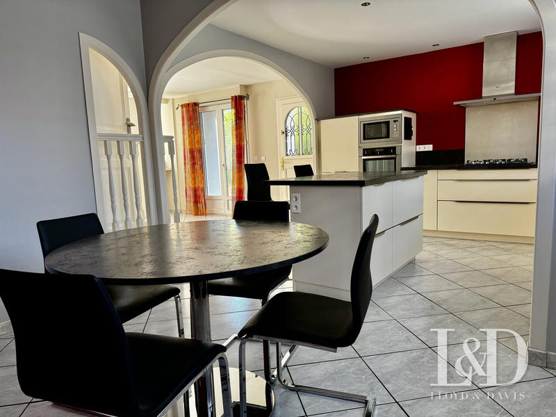 Maison ancienne - 205 m² - 7 pièces