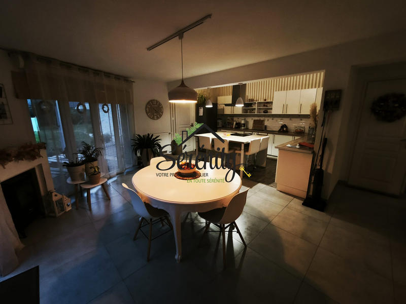 Maison - 121 m² - 7 pièces