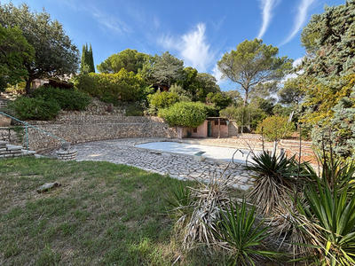 Maison - 300 m² - 10 pièces