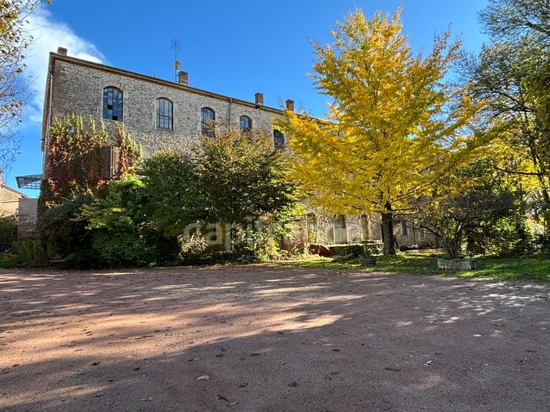 Maison - 930 m² - 23 pièces