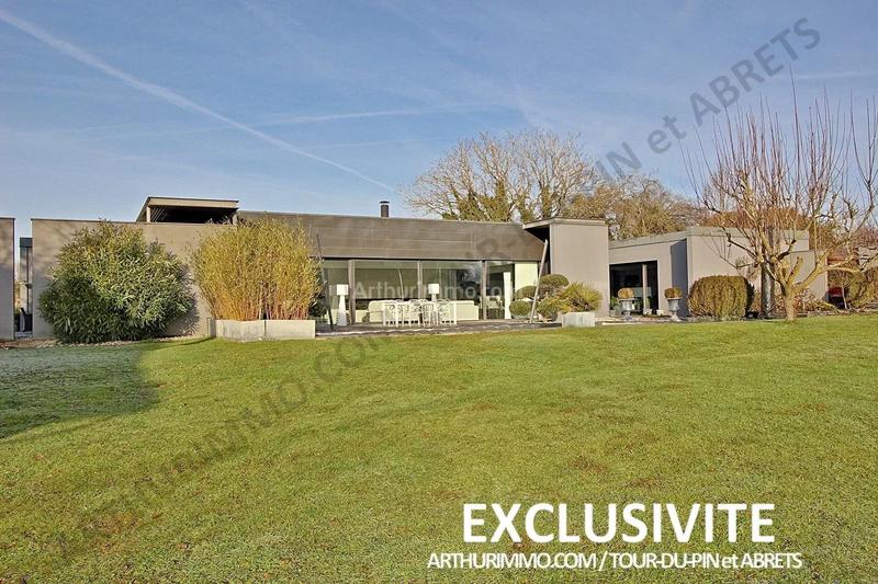 Maison - 222 m² - 6 pièces