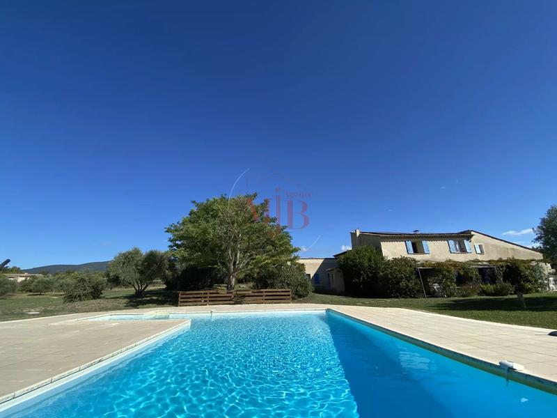 Propriété - 370 m² - 26 pièces