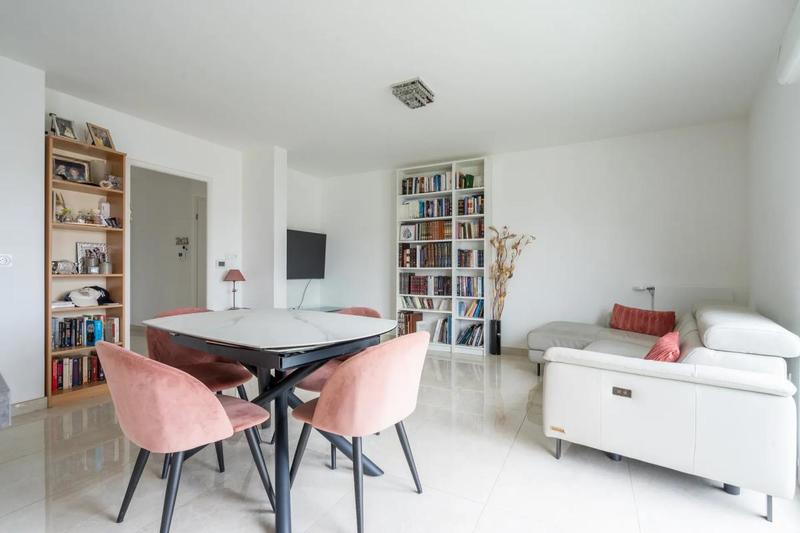 Appartement - 90 m² - 4 pièces