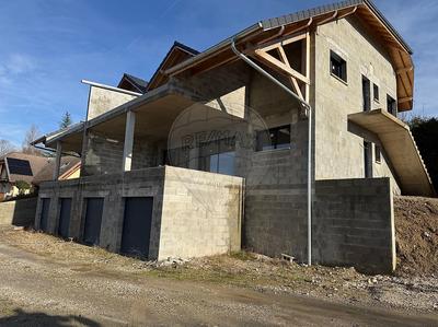 Appartement - 98 m² - 4 pièces