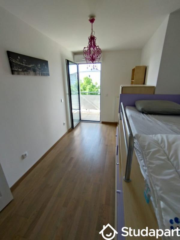 Chambre - 9 m² - 1 pièce