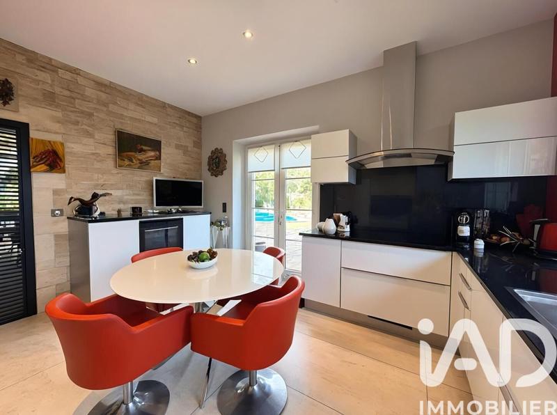 Maison - 217 m² - 8 pièces