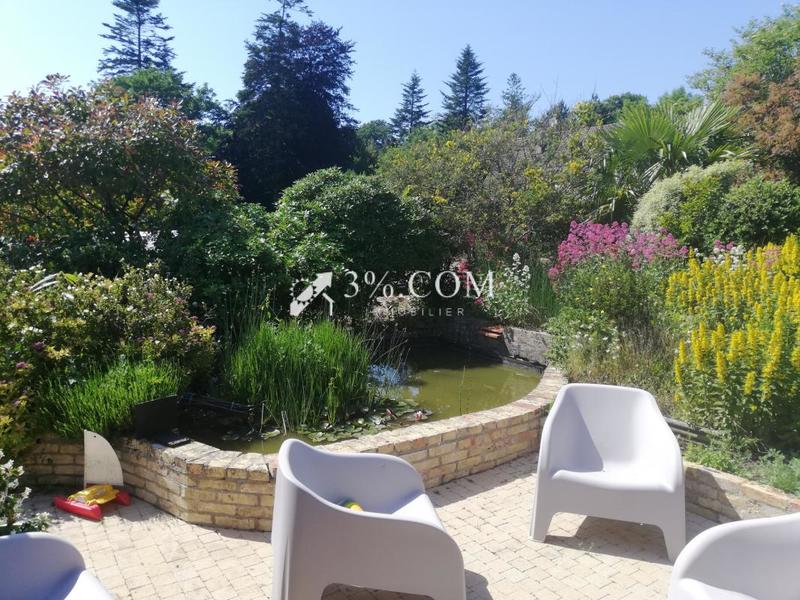 Pavillon - 215 m² - 6 pièces