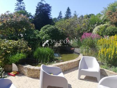 Pavillon - 215 m² - 6 pièces