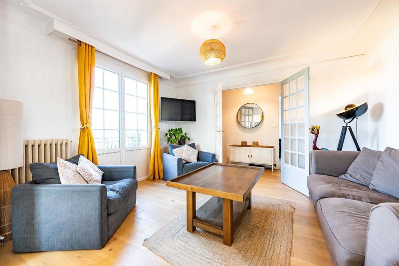 Maison - 195 m² - 9 pièces