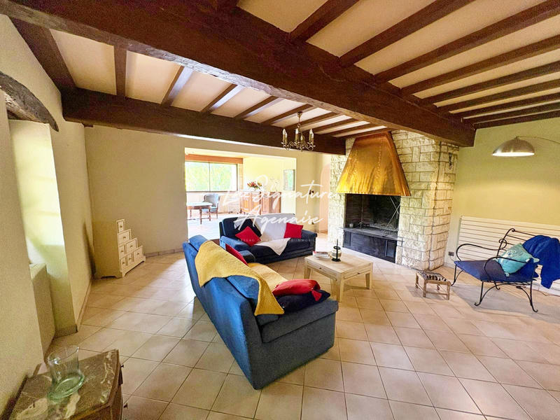 Maison - 231 m² - 7 pièces