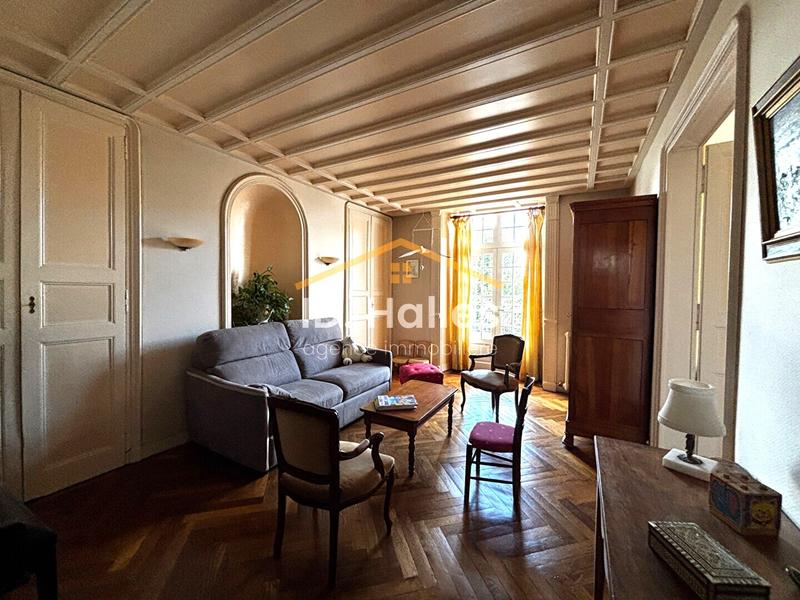 Maison - 209 m² - 8 pièces