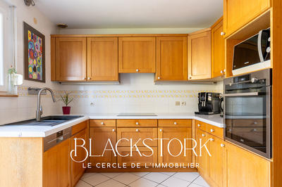 Maison - 202 m² - 6 pièces