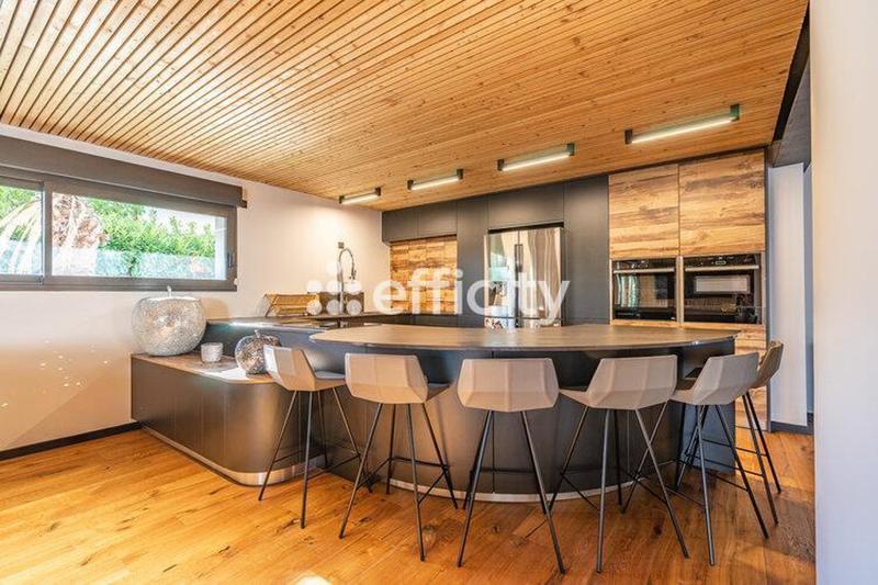 Villa - 686 m² - 14 pièces