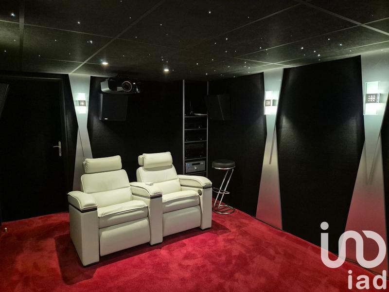 Maison - 300 m² - 8 pièces