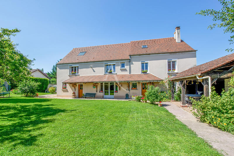 Maison - 330 m² - 8 pièces